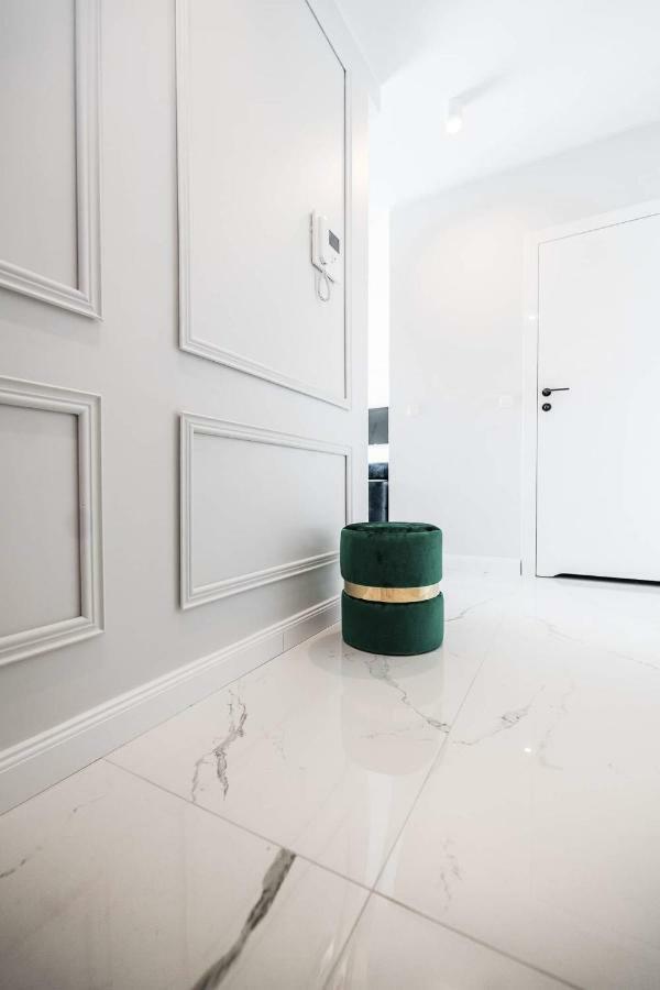 Apartament Marcelin Gold Wes Quality Suite พอซนาน ภายนอก รูปภาพ